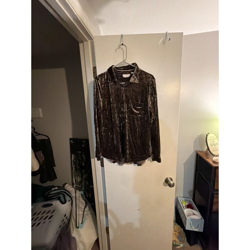 Belle by Kim Gravel Women's Long Sleeve Crushed Velvet Button-Down Shirt